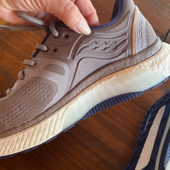 NWOT, Saucany,  Hurricane 23 shoes. - Picture 7 of 12